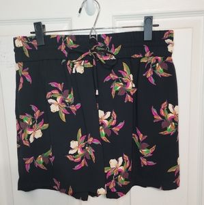 Women's black shorts with floral patter Lg